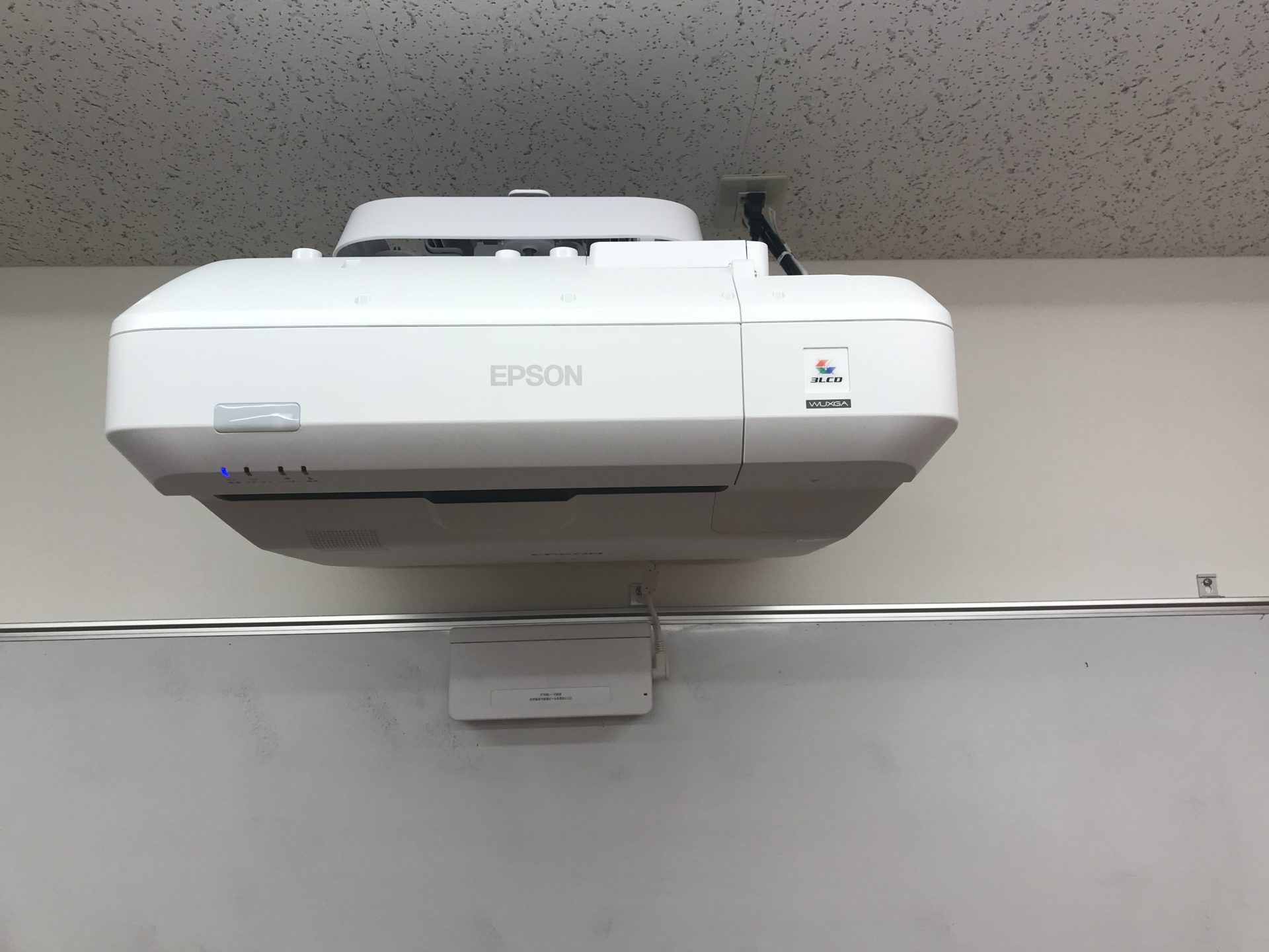 AA様 エプソン超単焦点プロジェクターEB-1470UT | サンコービジネス株式会社